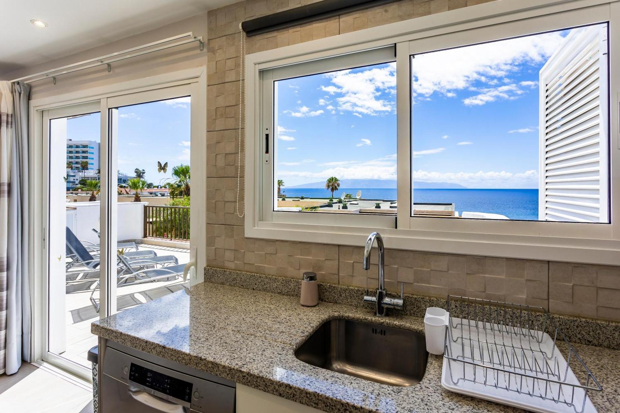 Ocean Panorama - 3 Ac Bedrooms, Private Garage, New Pool, 2 Bathrooms, Tv Channels Acantilado de los Gigantes Kültér fotó